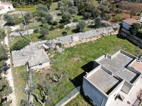 Villa Da Ristrutturare Con PdC Approvato Per Demolizione e Ricostruzione.
